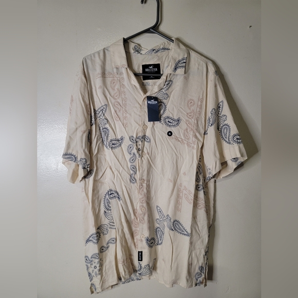 Hollister Men's Paisley Button Down Shirt - Picture 1 of 6